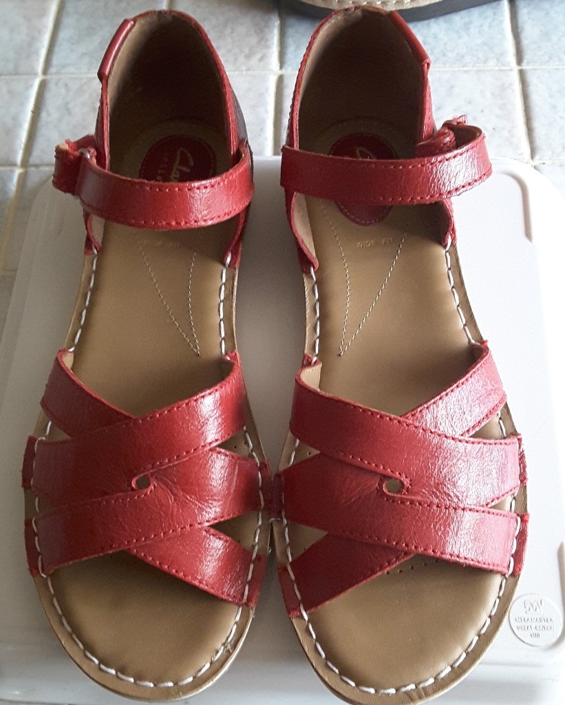 clarks sandals size 8